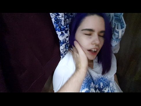 ❤️ Vaig trobar la meva germana a l'armari i la vaig ajudar a correr-se Vídeo porno a nosaltres ☑